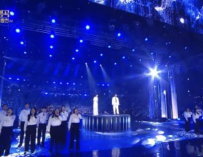 KBS 불후의 명곡 2026 왕중왕전
린 X 조째즈 & 빅콰이어 
'중독된 사랑' 감동의 무대!

KBS 불후의 명곡 2026 왕중왕전 2부에서 
펼쳐진 또 하나의 역대급 레전드 무대!

독보적인 감성 디바 린(LYn)과 
깊고 진한 음색의 조째즈님, 
그리고 저희 빅콰이어가 함께 
가수 조장혁님의 대표 명곡 
'중독된 사랑' 무대를 꾸몄습니다.

왕중왕전 무대였던 만큼 
아티스트분들의 감정선과 섬세한 호흡, 
그리고 스케일이 한데 어우러진 
깊은 울림의 시간이었습니다.

함께 해 주신 안찬용 대표님
콰이어편곡을 해주신 채준영 지휘자님
수고해주신 정예진 지휘자님
함께 도움을 준 김대현 감독
모든 단원분들 정말 수고 많으셨습니다. 

무대 영상 다시보기
https://youtu.be/4szSDHr21Ls?si=5jByJ3XmaPyjjHfL

#불후의명곡 #불후의명곡왕중왕전 #린 #조째즈 #빅콰이어 #중독된사랑 #조장혁 #불후의명곡레전드 #감성발라드 #콰이어공연