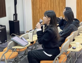 빅콰이어 56분기 정규클래스 주은총 지휘자님 - 보컬 Q&A / 보컬 원포인트 래슨 너무너무 추운 날씨에도 찬양하고 싶은 열정으로 모인한사람 한사람을 위해 섬세하고 탁월한 원포인트 피드백을 해주신 주은총 지휘자님!!지휘자님과 함께 피드백 받고 격려 받으면서 단원들의 마음도 실력도 무럭무럭 자라갑니다!